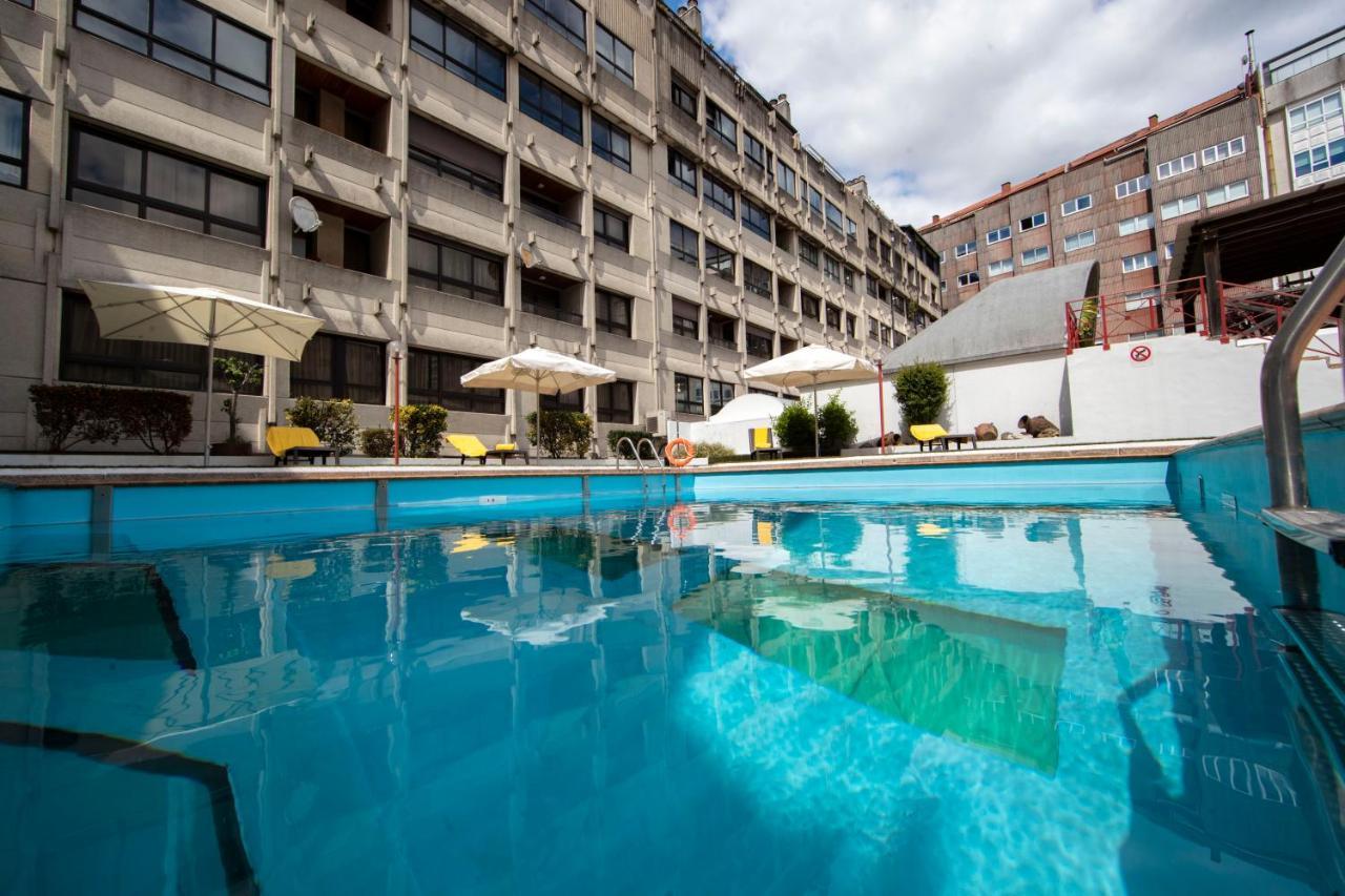 Eurostars Araguaney Hotel Santiago de Compostela Exterior foto The swimming pool at the hotel