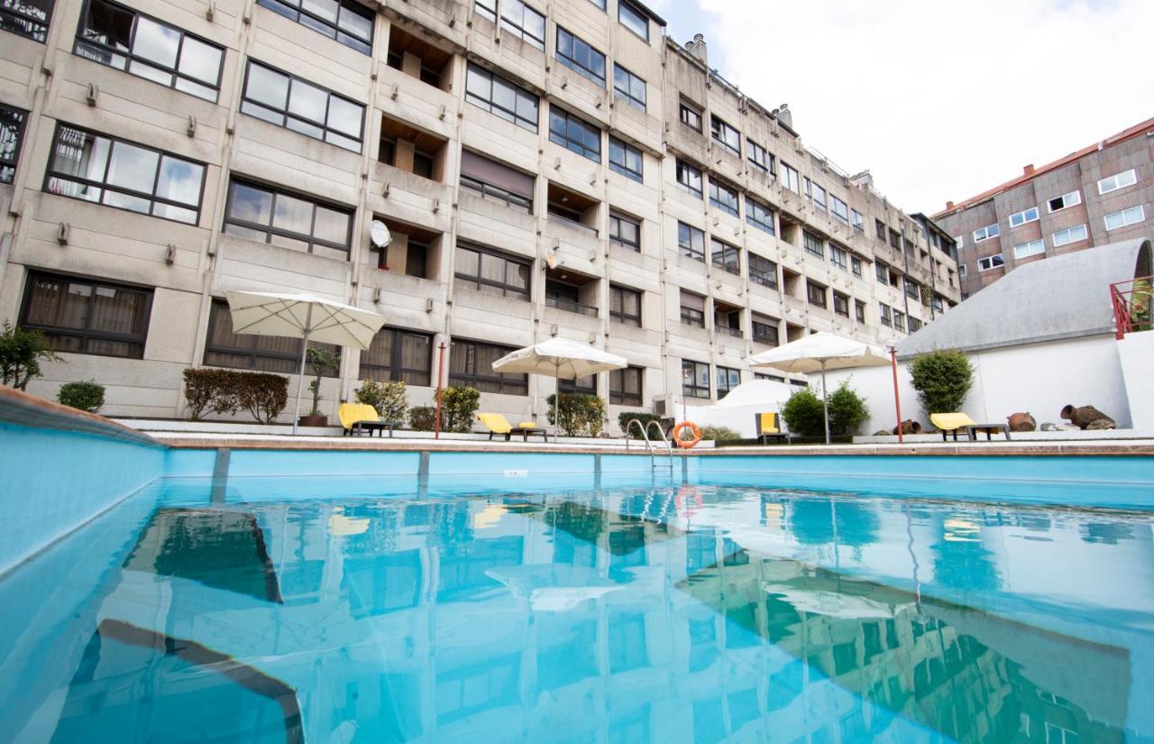 Eurostars Araguaney Hotel Santiago de Compostela Exterior foto The swimming pool at the hotel