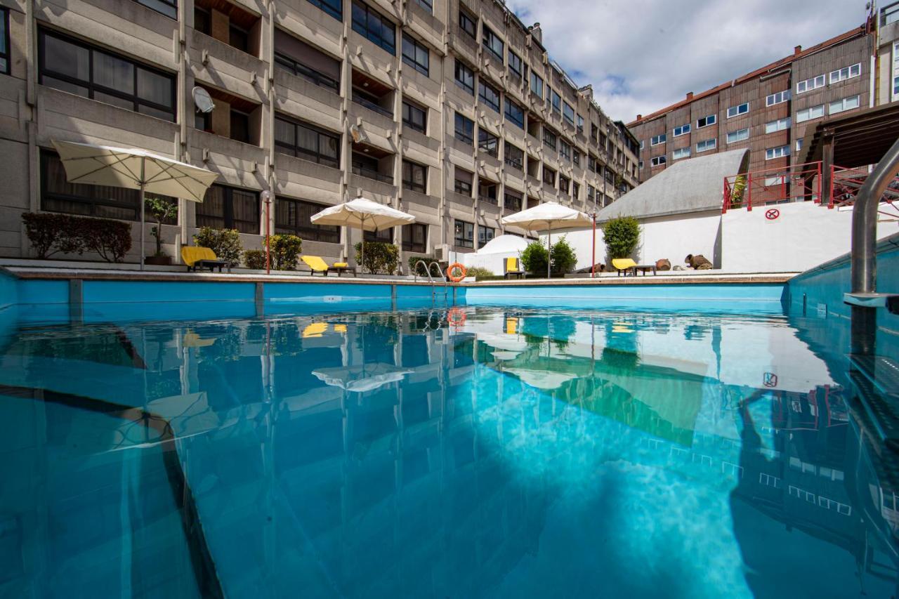 Eurostars Araguaney Hotel Santiago de Compostela Exterior foto The swimming pool at the hotel