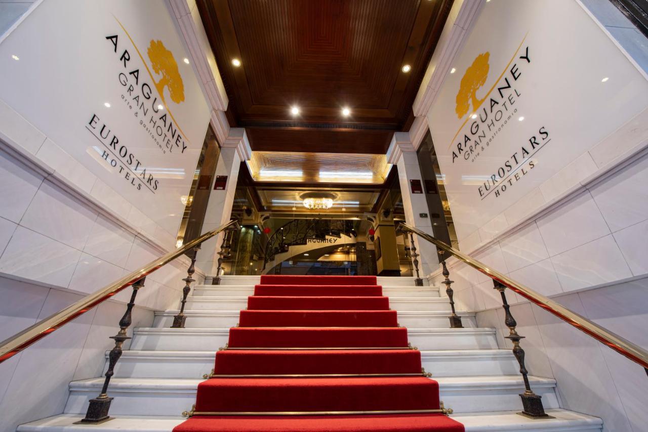 Eurostars Araguaney Hotel Santiago de Compostela Exterior foto Entrance to the hotel