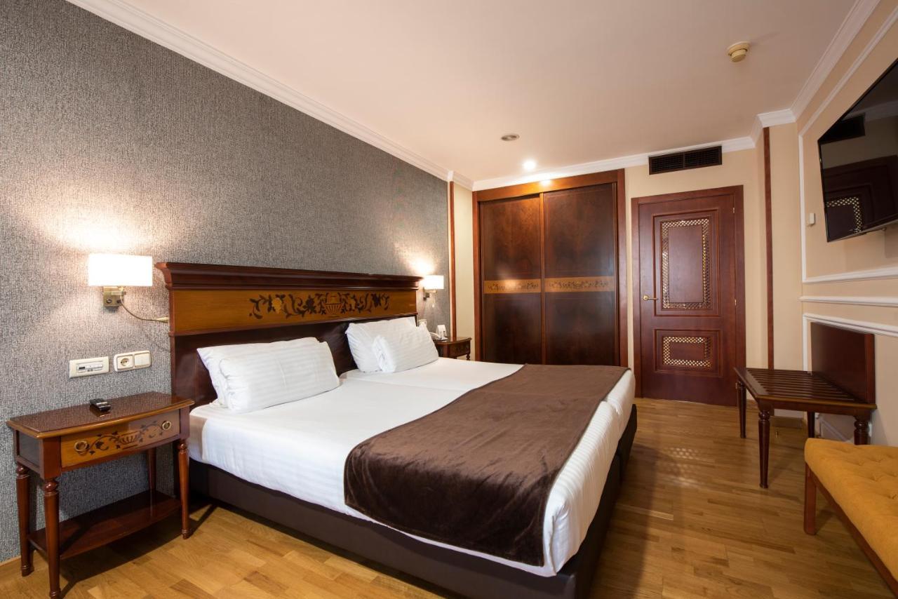 Eurostars Araguaney Hotel Santiago de Compostela Exterior foto A bedroom in a hotel