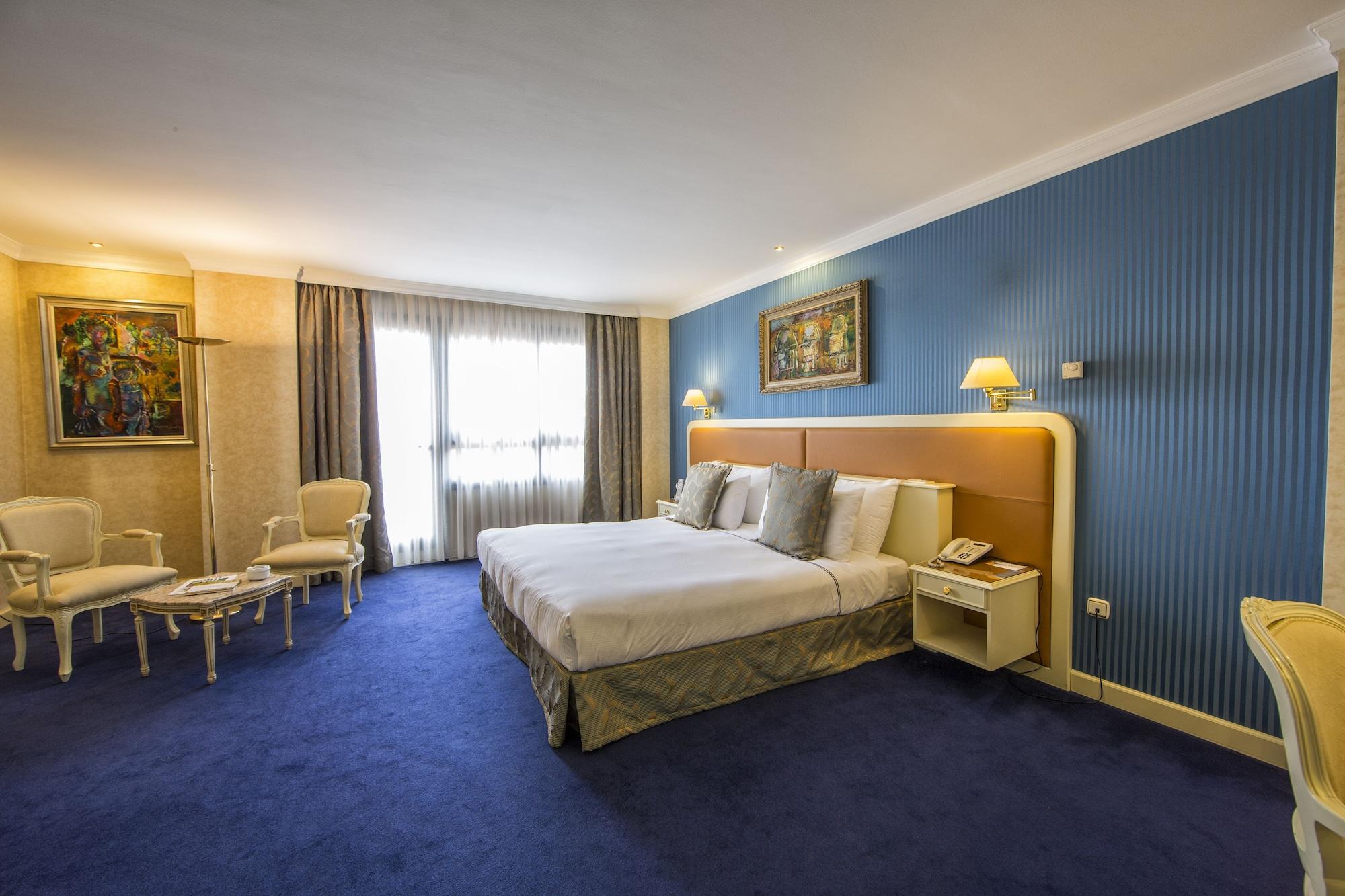 Eurostars Araguaney Hotel Santiago de Compostela Exterior foto A room at the hotel