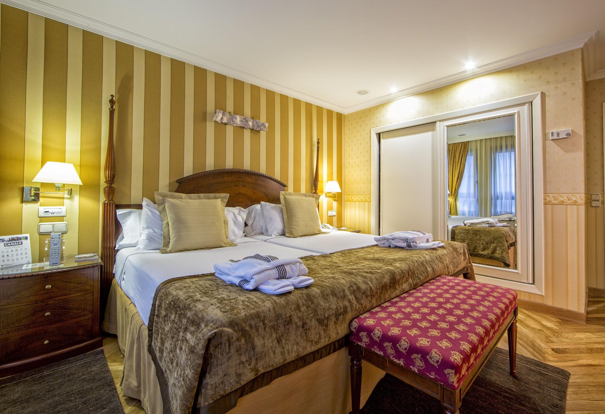 Eurostars Araguaney Hotel Santiago de Compostela Exterior foto A bedroom at the hotel