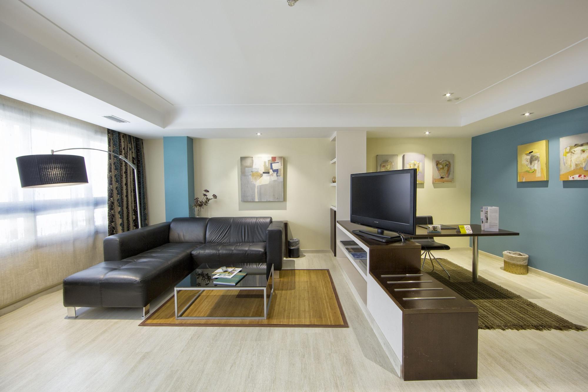 Eurostars Araguaney Hotel Santiago de Compostela Exterior foto A typical living room in a serviced apartment