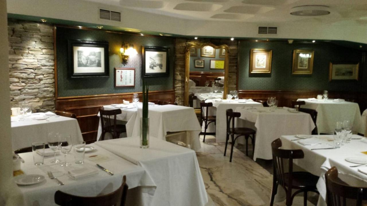 Eurostars Araguaney Hotel Santiago de Compostela Exterior foto Interior of the restaurant