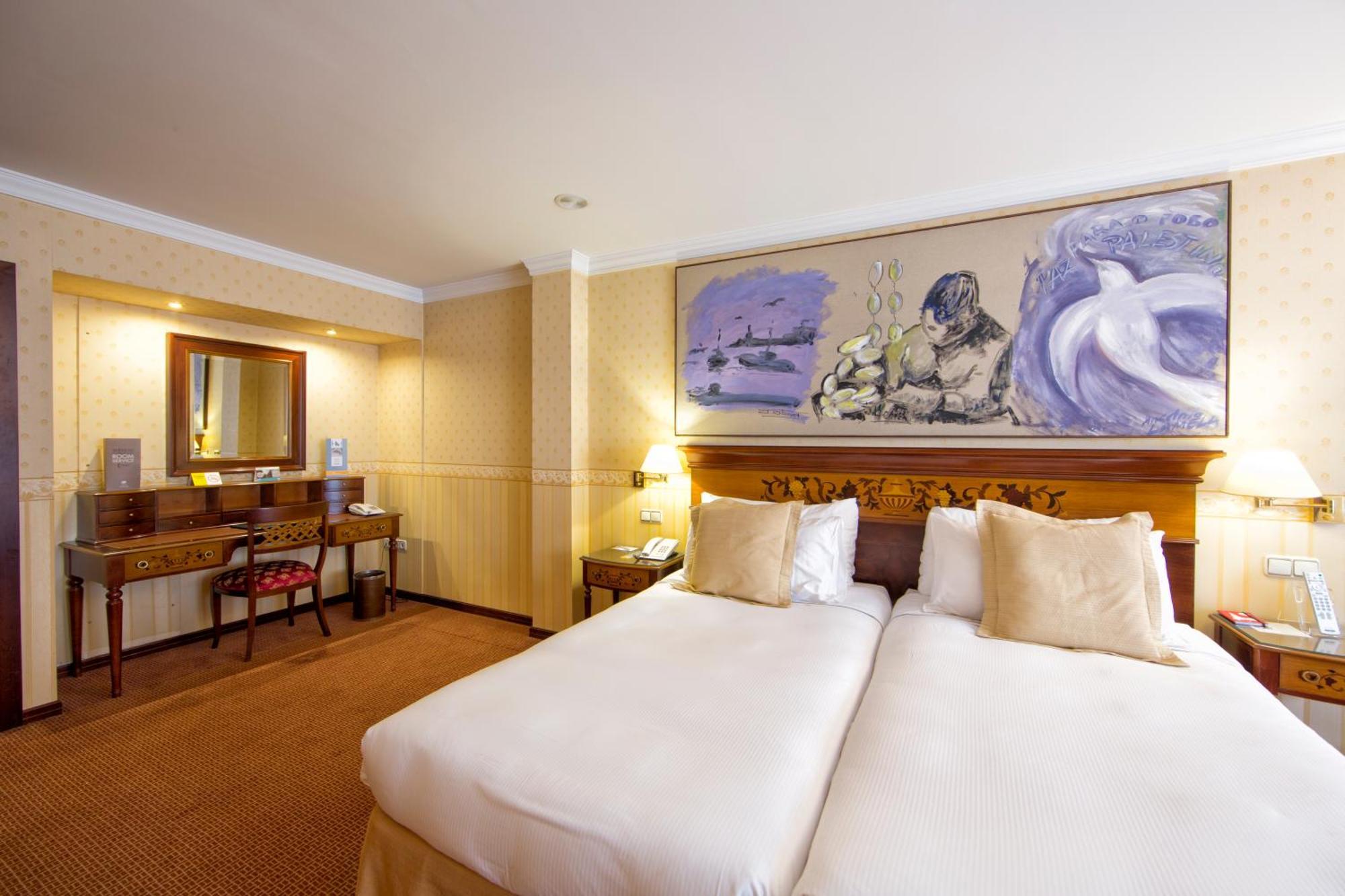 Eurostars Araguaney Hotel Santiago de Compostela Cameră foto A room at the hotel