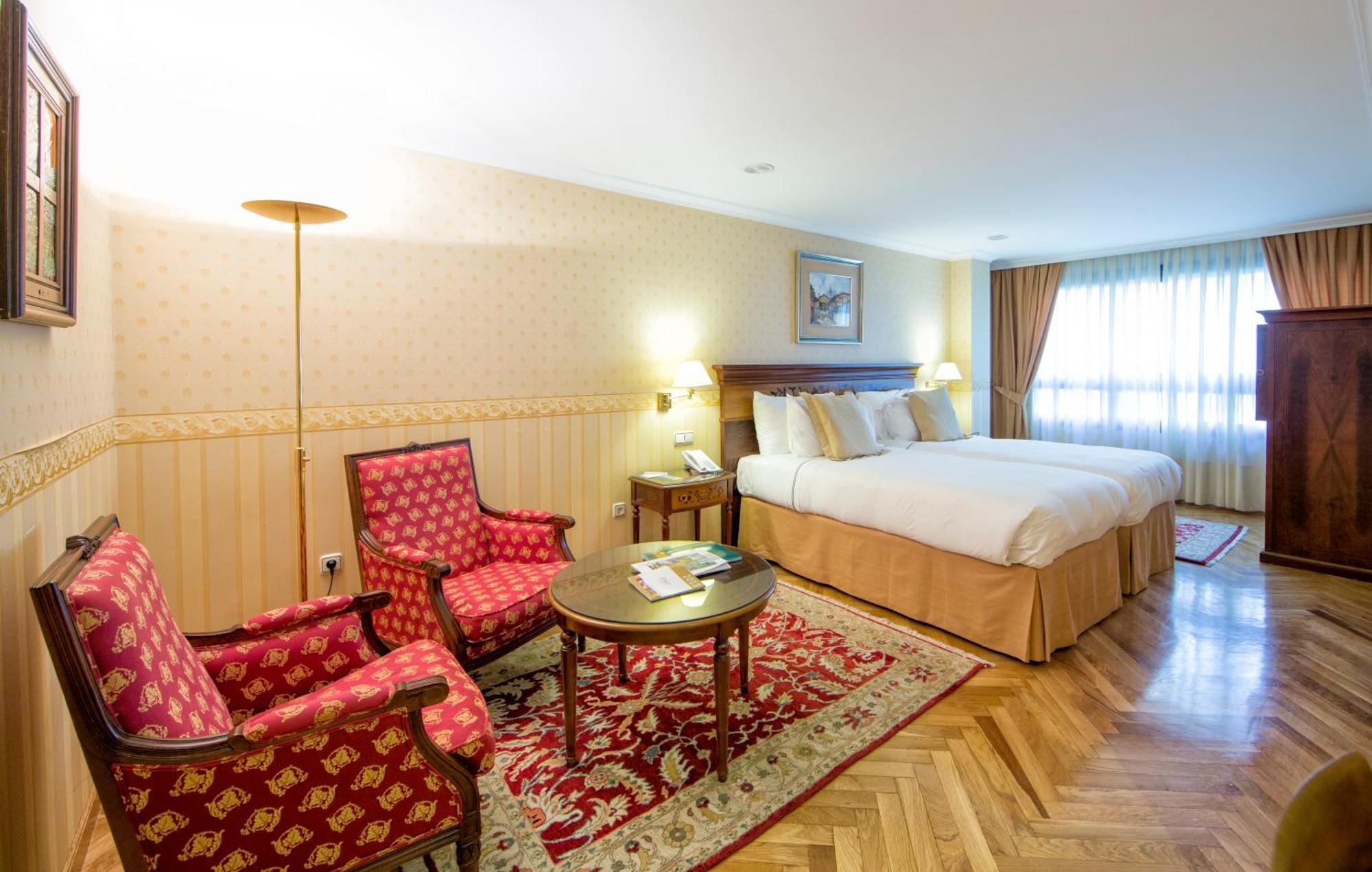 Eurostars Araguaney Hotel Santiago de Compostela Cameră foto A room at the hotel