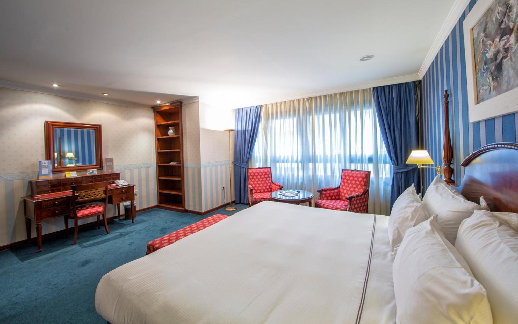 Eurostars Araguaney Hotel Santiago de Compostela Cameră foto A room at the hotel